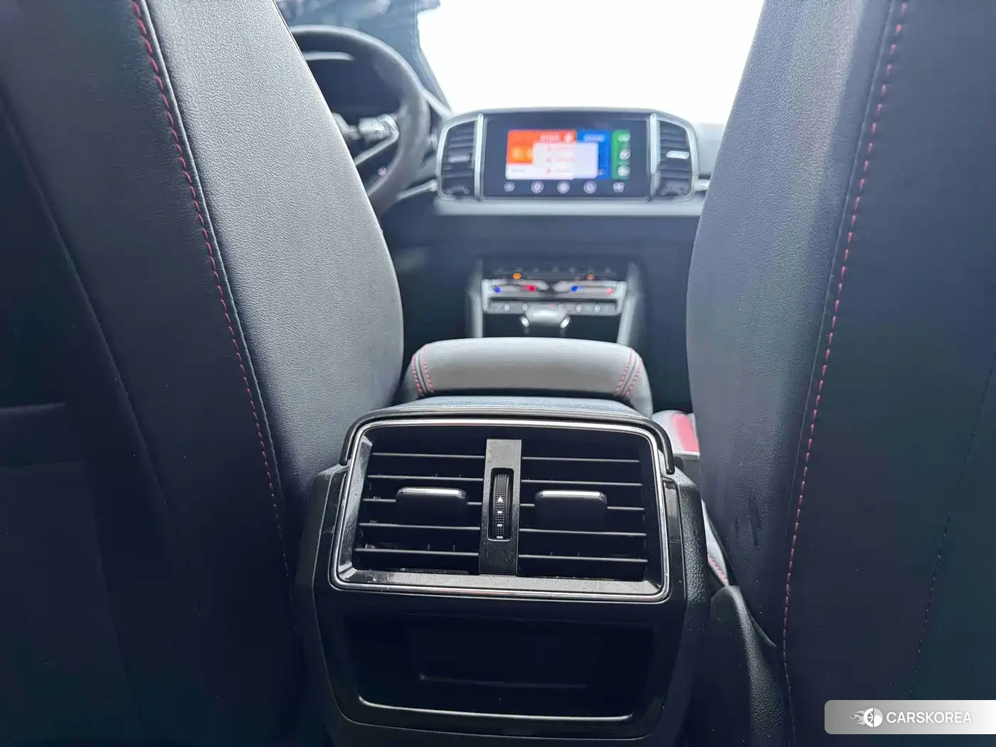 Skoda Karoq 2023 Белый из Китая, фото 4