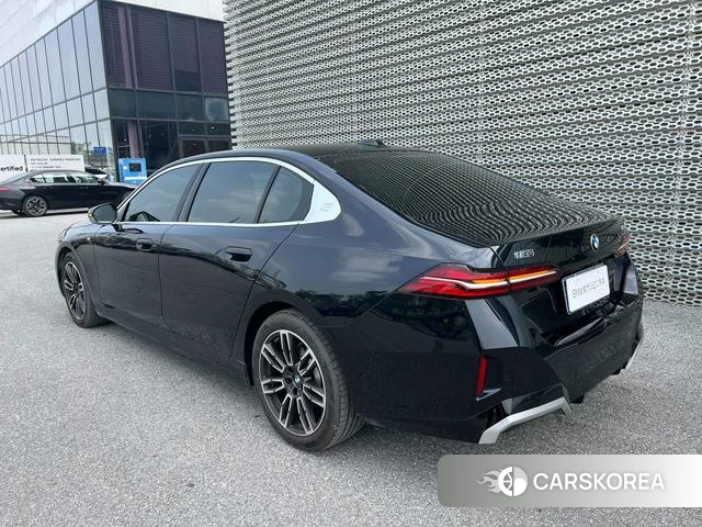 BMW 5 series 2024 Черный из Китая, фото 4