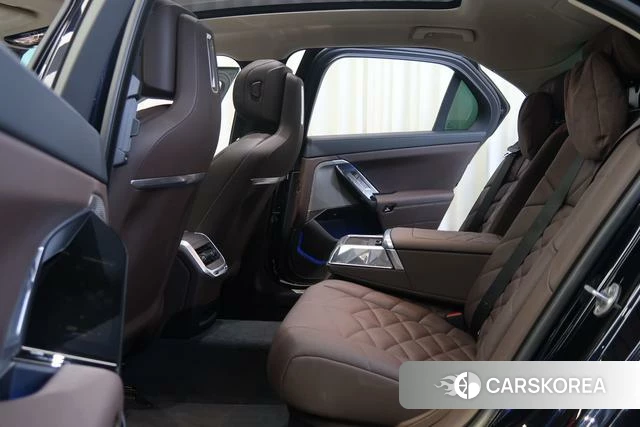 BMW 7 series 2023 Черный из Китая, фото 4