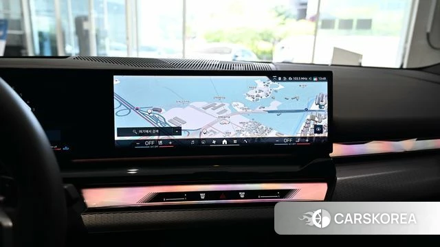 BMW 5 Series (G60) 2025 Серебристо-серый из Кореи, фото 4