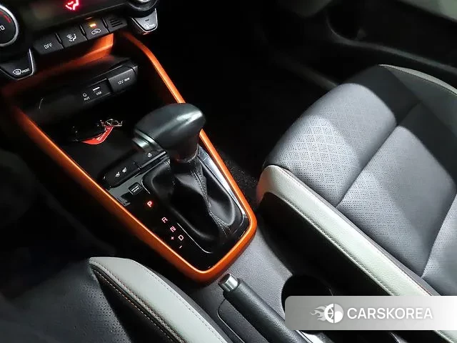 Kia Stonic 2018 Белый из Кореи, фото 4