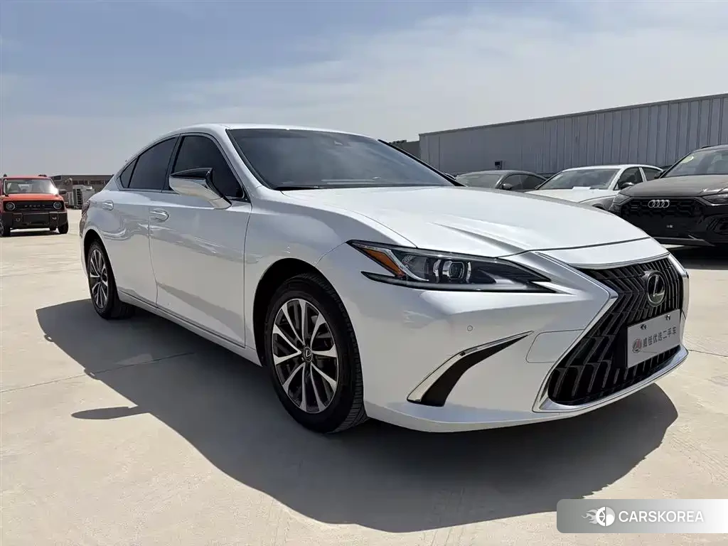 Lexus ES 2023 Белый из Китая, фото 4