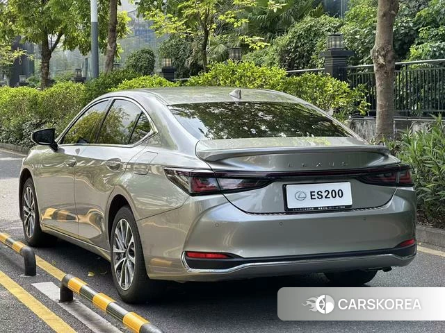 Lexus ES 2025 Серебристо-серый из Китая, фото 4
