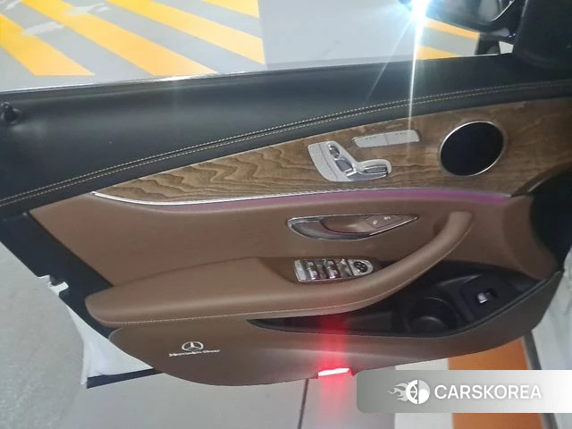 Mercedes-Benz E-Class W213 2022 Белый из Кореи, фото 4