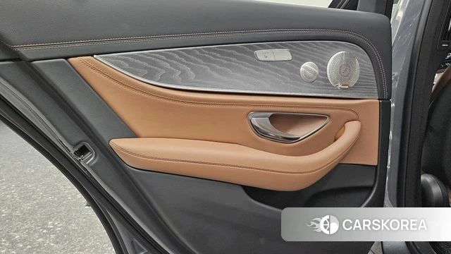 Mercedes-Benz E-Class W213 2021 Серый из Кореи, фото 4