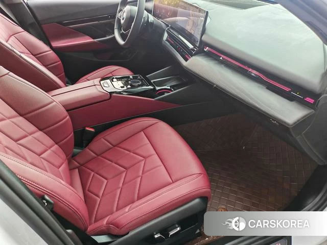 BMW 5 series 2024 Белый из Китая, фото 4
