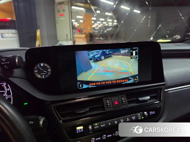 Lexus ES300h 7th generation 2023 Черный из Кореи, фото 4