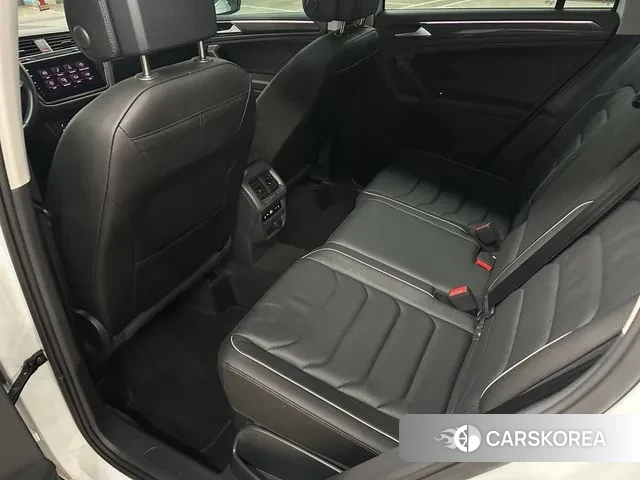 Volkswagen Tiguan second Generation 2023 Белый из Кореи, фото 4