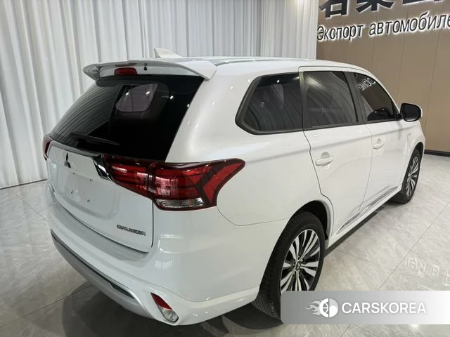 Mitsubishi  Outlander 2021 Белый из Китая, фото 4