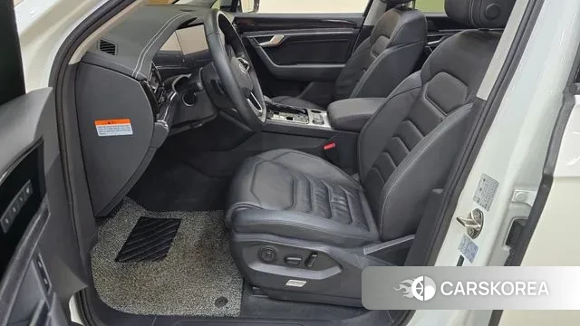 Volkswagen Touareg 3rd generation 2020 Белый из Кореи, фото 4