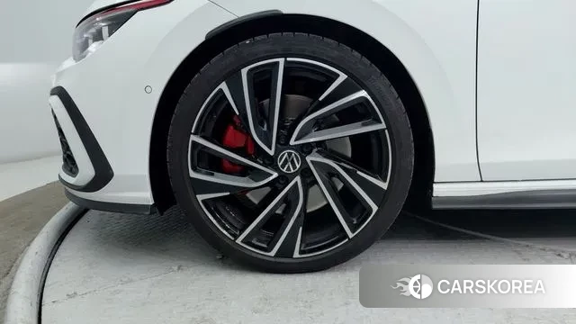 Volkswagen Golf 8th Generation 2024 Белый из Кореи, фото 4