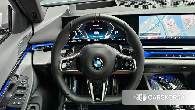 BMW 5 Series (G60) 2024 Светло-серебряный цвет из Кореи, фото 4