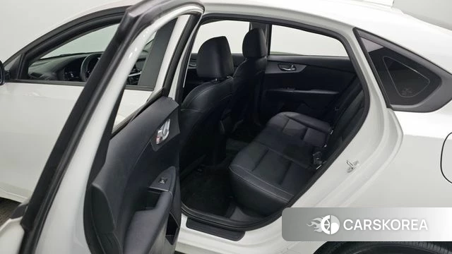 Kia The New K3 2nd generation 2024 Белый из Кореи, фото 4