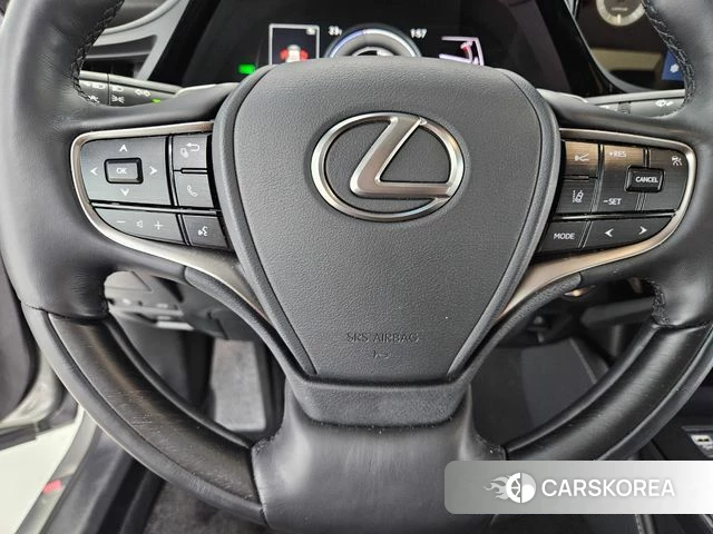 Lexus ES300h 7th generation 2025 Серебристо-серый из Кореи, фото 4
