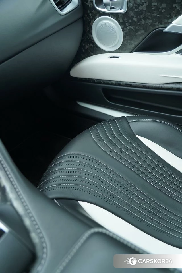 Aston Martin DB11 2021 Черный из Китая, фото 4