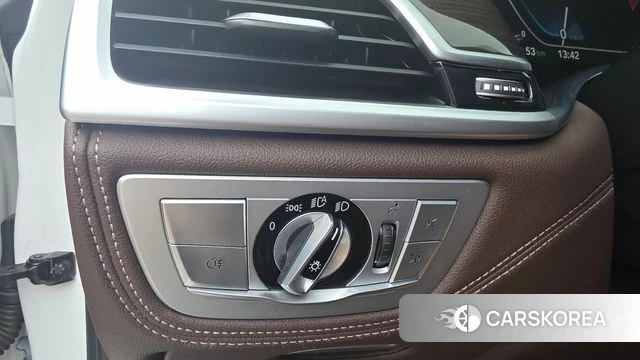 BMW 7 Series (G11) 2021 Белый из Кореи, фото 4
