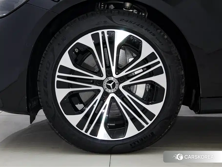 Mercedes-Benz E-Class 2025 Черный из Китая, фото 4