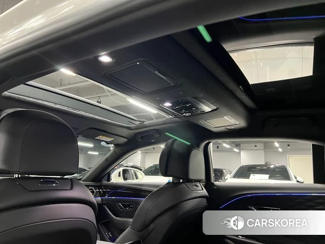 Bentley Flying Spur 3rd Generation 2021 Белый из Кореи, фото 4