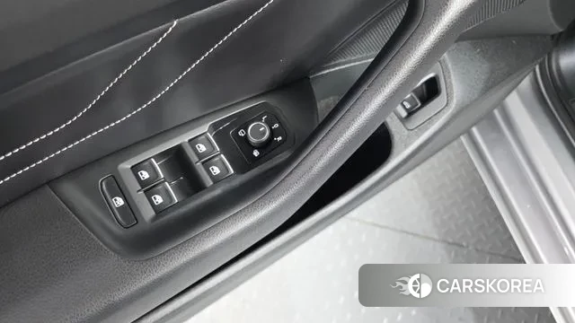 Volkswagen Passat GT (B8) 2021 Серебристо-серый из Кореи, фото 4