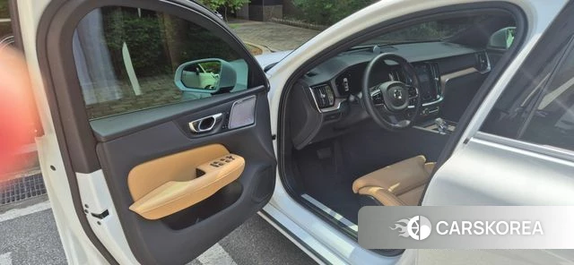 Volvo S60 3rd generation 2024 Белый из Кореи, фото 4