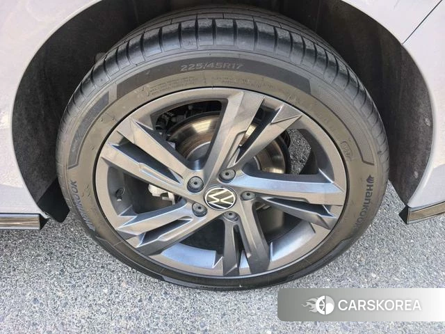 Volkswagen Golf 2023 Темно-серый из Китая, фото 4