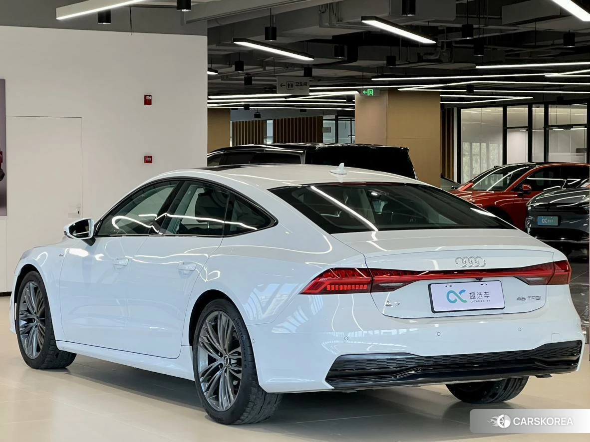 Audi A7 2022 Белый из Китая, фото 4