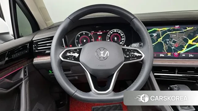 Volkswagen Touareg 3rd generation 2023 Белый из Кореи, фото 4