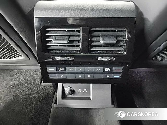 Volkswagen Touareg 3rd generation 2023 Черный из Кореи, фото 4