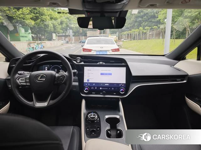 Lexus RZ 2023 Серебристо-серый из Китая, фото 4
