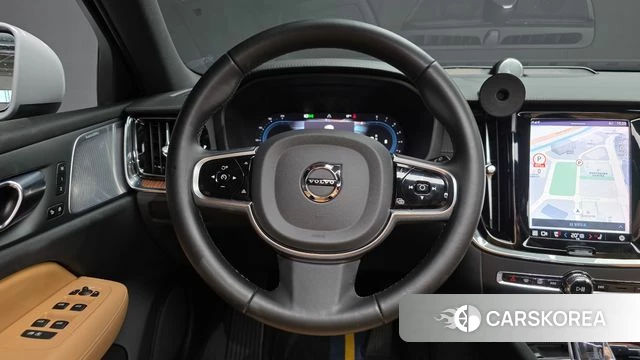 Volvo V60 Cross-Country 2nd Generation 2024 Светло-серебряный цвет из Кореи, фото 4