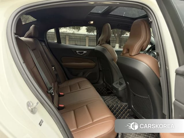 Volvo S60 2022 Белый из Китая, фото 4