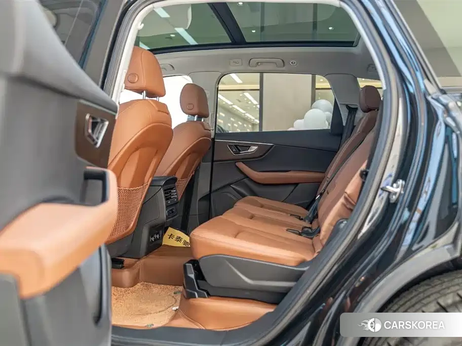 Audi Q7 2025 Черный из Китая, фото 4