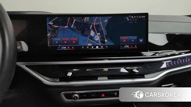 BMW X7 (G07) 2023 Светло-серебряный цвет из Кореи, фото 4