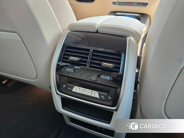 BMW X5 (G05) 2025 Светло-серебряный цвет из Кореи, фото 4