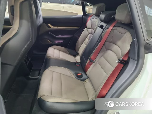 Porsche Taycan 2024 Песочный из Кореи, фото 4