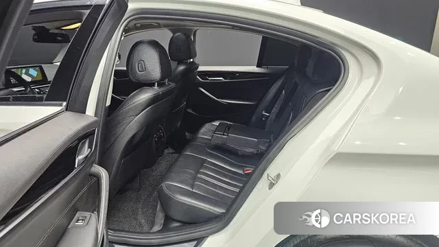 BMW 5 Series (G30) 2018 Белый из Кореи, фото 4