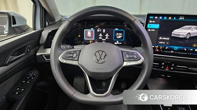 Volkswagen Golf 8th Generation 2025 Серый из Кореи, фото 4