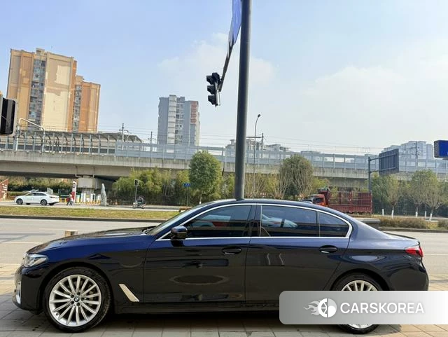 BMW 5 series 2022 Черный из Китая, фото 4