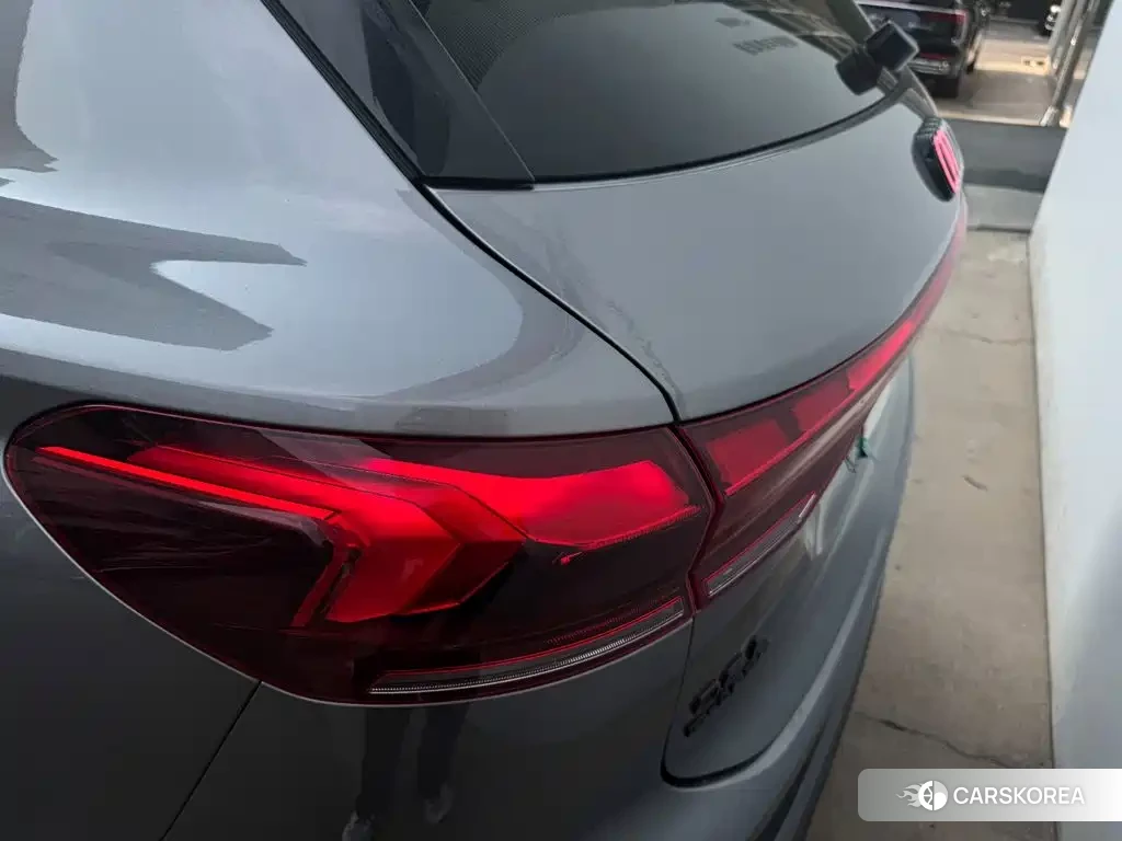 Audi Q6L 2025 Silver/gray из Китая, фото 4