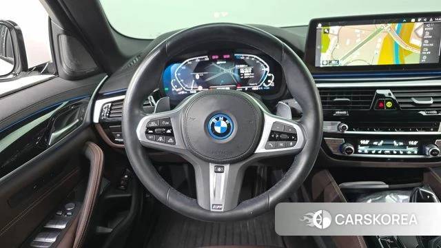 BMW 5 Series (G30) 2023 Белый из Кореи, фото 4