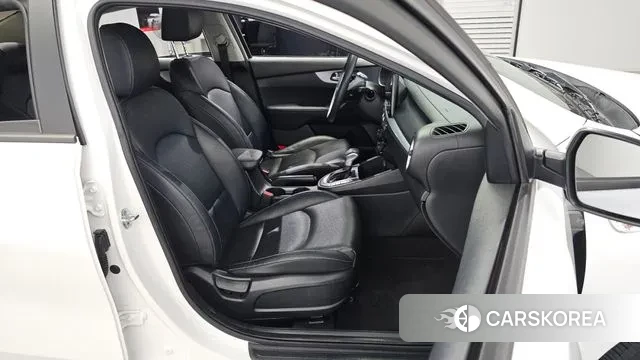 Kia The New K3 2nd generation 2021 Белый из Кореи, фото 4