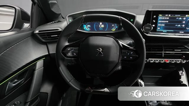 Peugeot e-208 second Generation 2023 Белый из Кореи, фото 4
