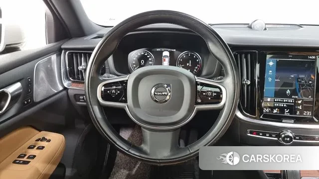 Volvo V60 Cross-Country 2nd Generation 2021 Серебристо-серый из Кореи, фото 4