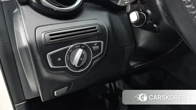 Mercedes-Benz C-Class W205 2018 Белый из Кореи, фото 4