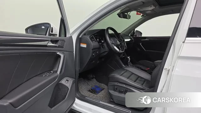 Volkswagen Tiguan second Generation 2022 Белый из Кореи, фото 4