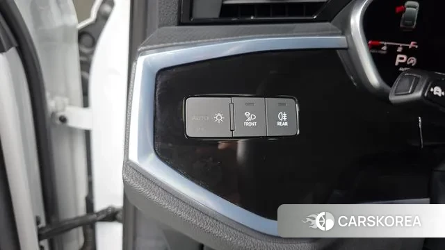 Audi Q3 (F3) 2022 Белый из Кореи, фото 4