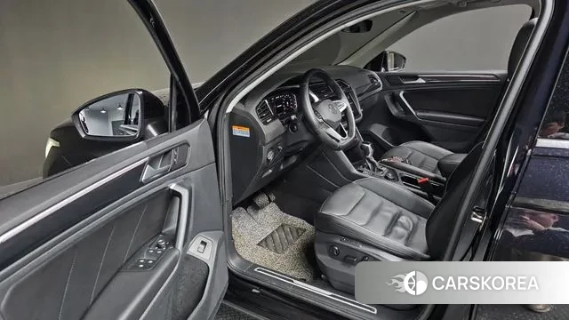 Volkswagen Tiguan second Generation 2022 Черный из Кореи, фото 4