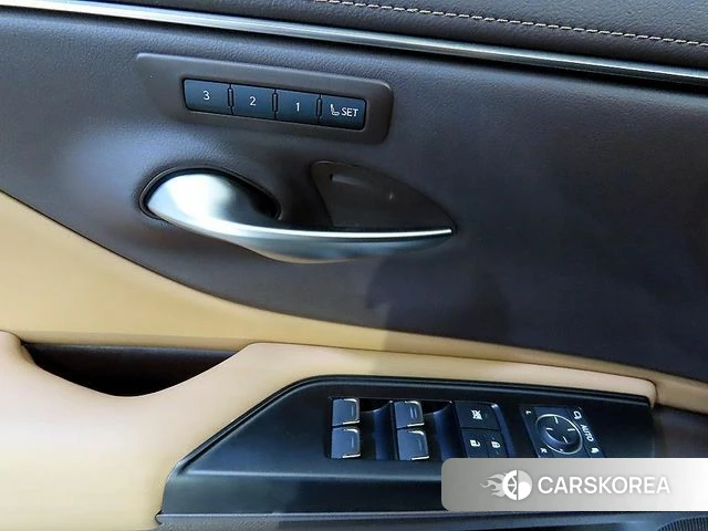 Lexus ES300h 7th generation 2021 Белый из Кореи, фото 4