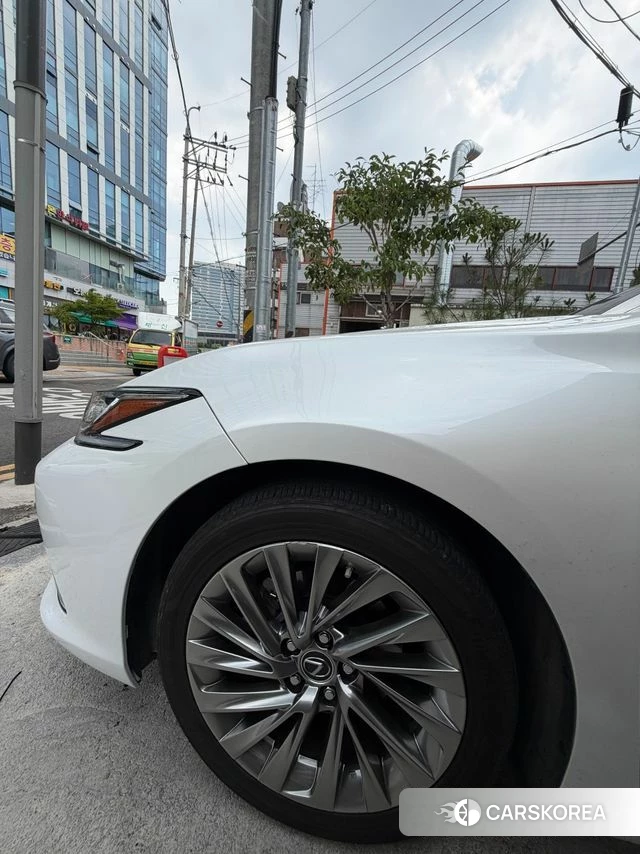 Lexus ES300h 7th generation 2023 Белый из Кореи, фото 4
