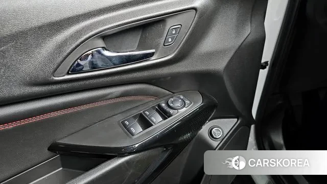 Chevrolet (GM Daewoo) Trax Crossover 2024 Белый из Кореи, фото 4